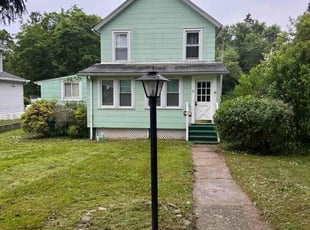 Bush Trimming by Renato Vilca for Sabrina R. in Poughkeepsie, NY