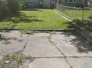 Leaf Removal by Vontae Green for Kimberly w. in Chicago, IL