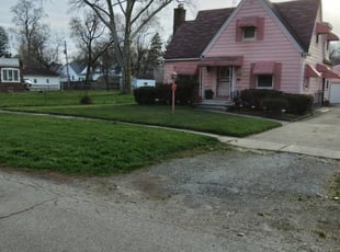 Leaf Removal by Thomas Kwapich for Carmen S. in Toledo, OH