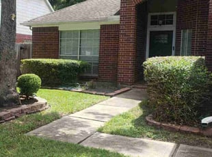 Bush Trimming by Roldan Diaz for Paul Y. in Humble, TX
