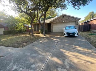 Leaf Removal by Erik de Jesús Prado Sanchez for Leanna H. in Cedar Park, TX