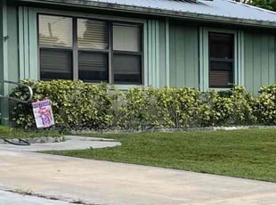 Bush Trimming by Victor Cisneros for William L. in Port St. Lucie, FL