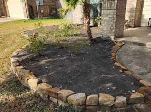 Weeding by Billy Foster for Morranda H. in League City, TX