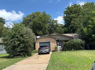 Bush Trimming by Cesar Zuniga for Madison H. in Oklahoma City, OK