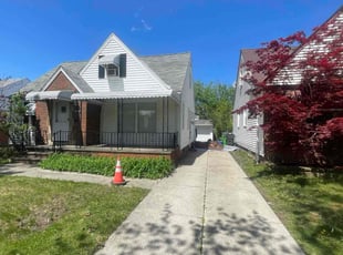 Leaf Removal by Demetrieus Bennett for Desmond B. in Euclid, OH