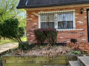 Bush Trimming by Dany Muralles for Melvina M. in Upper Marlboro, MD