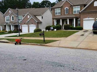 Weeding by Willie P for Alfye G. in LITHONIA, GA