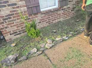 LaQuita W.'s Flower Bed Weeding service result