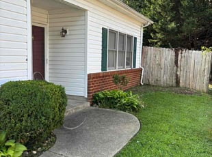 Bush Trimming by Jay Johnson for Tony D. in Yorktown, VA