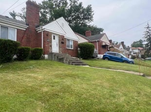 Bush Trimming by James Abernathy for Cheri C. in Cincinnati, OH