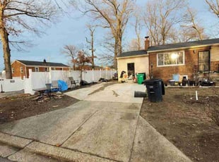 Leaf Removal by Rómulo González for Norma G. in Clinton, MD