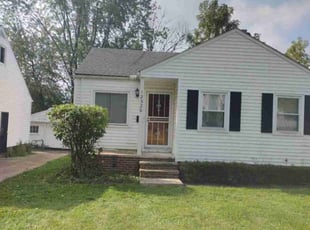 Bush Trimming by Anthony Coleman for Sandra W. in Garfield Heights, OH