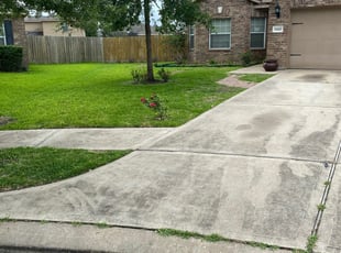 Landscaping by Jashon Kennard for Joel R. in Rosharon, TX