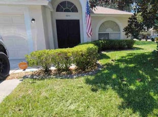 Bush Trimming by Sebastian Damaso for Evelyn G. in Valrico, FL