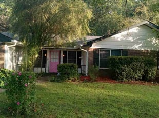 Bush Trimming by Guadalupe Fragoso for Morgan Q. in Lilburn, GA