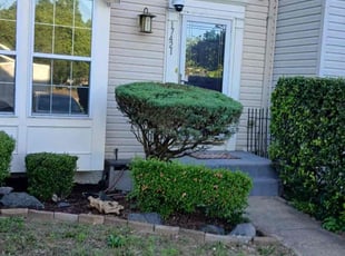 Bush Trimming by Manny Chavez for Dwight B. in Dumfries, VA