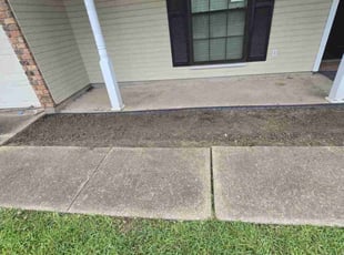 Weeding by Antonio Scott for William H. in Bossier City, LA