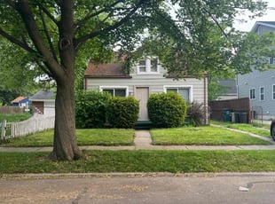 Bush Trimming by Gary Young for Fred D. in Ferndale, MI