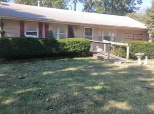 Bush Trimming by James Buchanan for Tom H. in Independence, MO