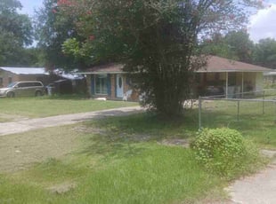 Bush Trimming by Isiah Isbell for Joe M. in Baker, LA