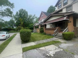 Leaf Removal by Demetrieus Bennett for Willie W. in East Cleveland, OH