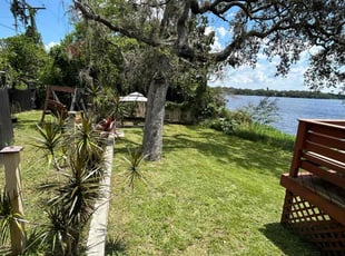 Bush Trimming by Feliciano Perez for Bill D. in Tampa, FL