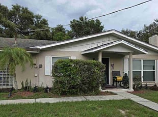 Bush Trimming by Sergio Beltran for Betsy W. in Brandon, FL