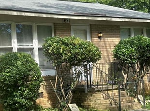 Bush Trimming by Nickolaas Zimmerman for Jonathan T. in Charlotte, NC