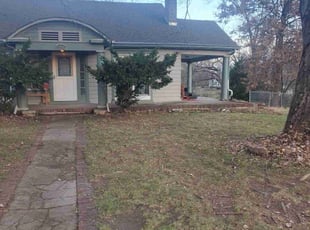 Leaf Removal by Vess Schine for Patricia F. in Kansas City, MO