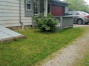 Bush Trimming by Peter Conley for Byron B. in Cuyahoga Falls, OH