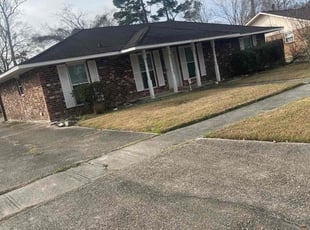 Bush Trimming by Carl George for Vanisha A. in Baton Rouge, LA