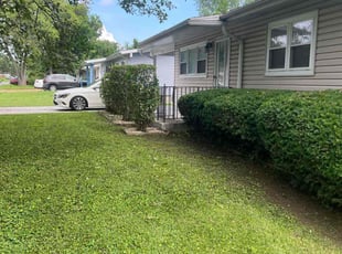 Bush Trimming by Stannika Morgan for Wanda B. in Florissant, MO