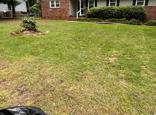 Bush Trimming by Jarvis Hambrick for John E. in Simpsonville, SC