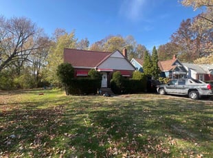 Bush Trimming by Demetrius Bennett Jr for Chandra W. in Cleveland Heights, OH