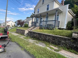 Jenni S.'s Lawn Maintenance service result