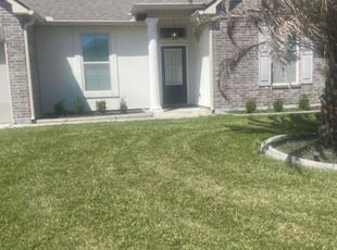 laura r.'s Lawn Maintenance service result