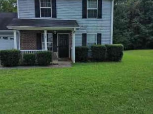 Bush Trimming by Jeffrey Curtis for Felicia D. in Riverdale, GA