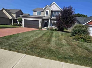 michelle w.'s Lawn Service service result