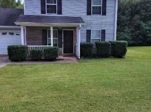 Bush Trimming by Jeffrey Curtis for Felicia D. in Riverdale, GA