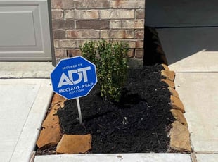 Mulching by Domingo Rosas for Isis B. in Magnolia, TX