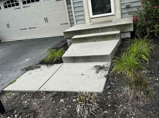 Weeding by Carlos Portillo for Charlena S. in Waldorf, MD