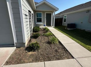 Rachelle B.'s Flower Bed Weeding service result