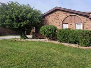 Bush Trimming by Maria Torres for Faith T. in Lynwood, IL