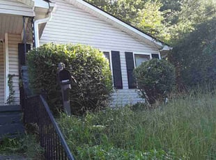 Bush Trimming by Jerry Gross Jr for Ishy M. in Atlanta, GA