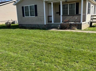 Bush Trimming by Jason Starcher for Keisha S. in Canton, OH