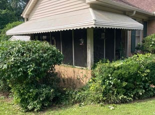 Bush Trimming by Shaquille Davis for Henry C. in Simpsonville, SC