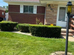 Kim H.'s Lawn Maintenance service result
