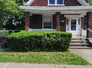 Bush Trimming by Kevin Philips for Estelle W. in Cincinnati, OH