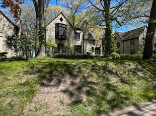 Cleanups by Roberto Rojas for Lynn E. in Milwaukee, WI