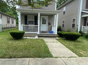 Bush Trimming by Sean Mosley for Keomi B. in Wyoming, OH